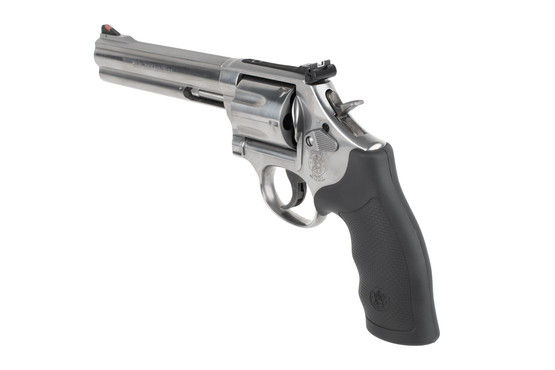 S&W Model 686 357 mag revolver features an adjustable rear sight